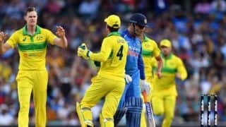 'धोनी के 100 गेंदो पर 50 रन बनाने से रोहित शर्मा को कोई मदद नहीं मिली'